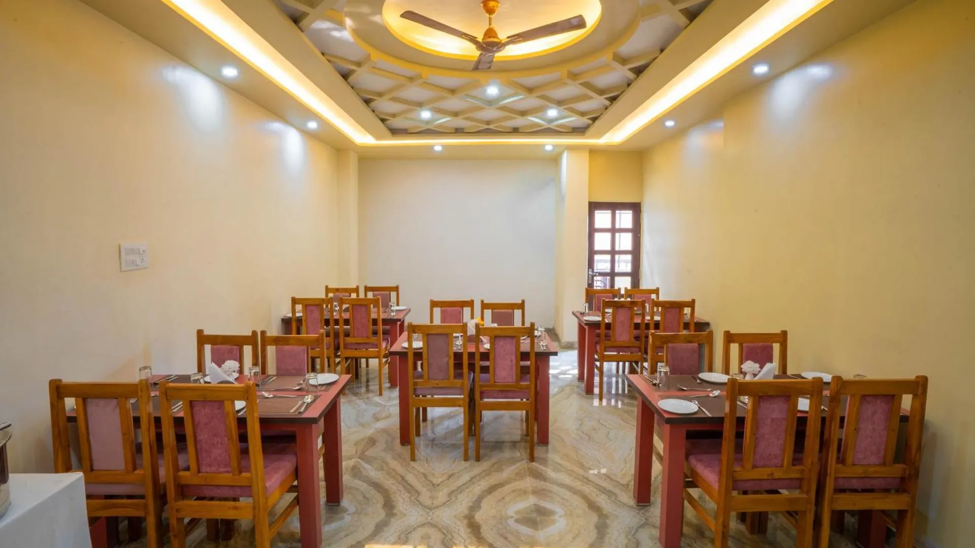 Hotel Kiaara Varanasi