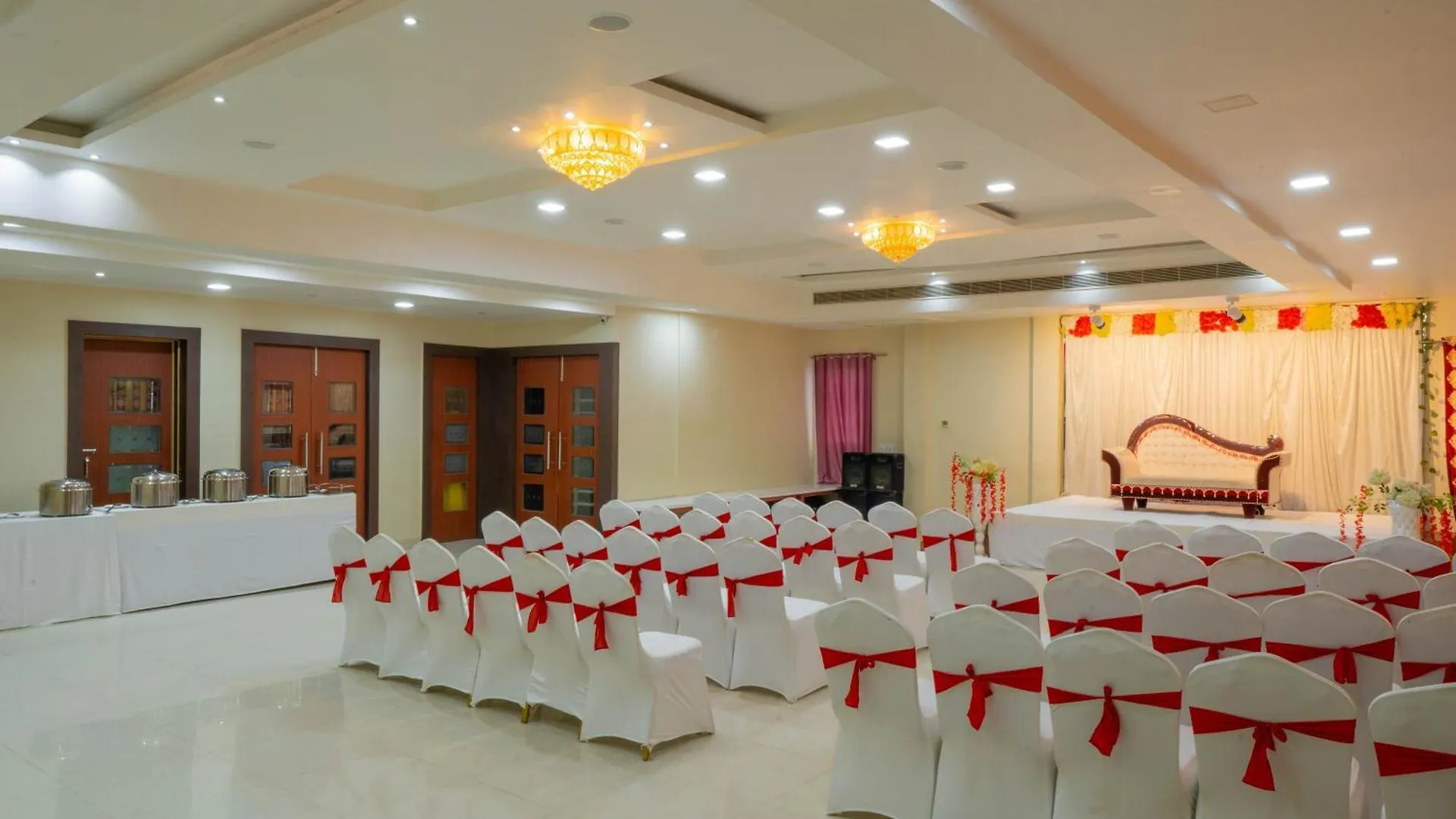 Hotel Kiaara Varanasi