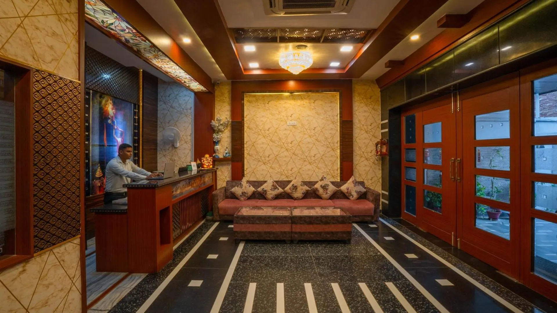Hotel Kiaara Varanasi 3*,