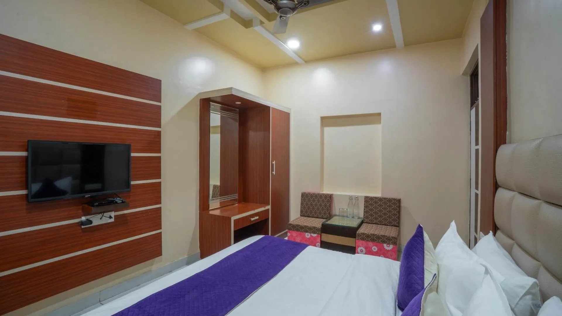 Hotel Kiaara Varanasi 3*,  India