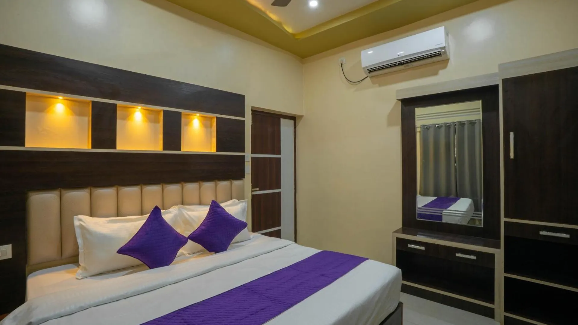 Hotel Kiaara Varanasi