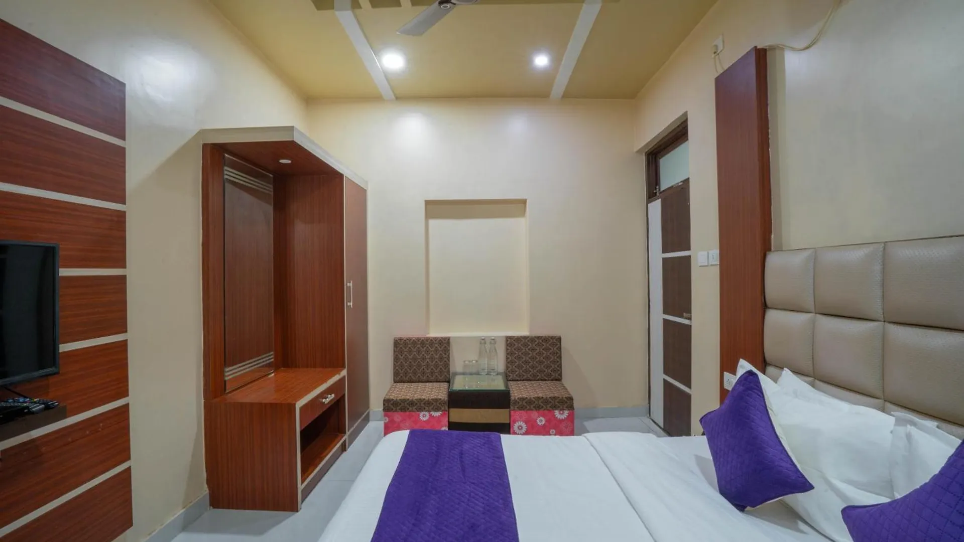 Hotel Kiaara Varanasi