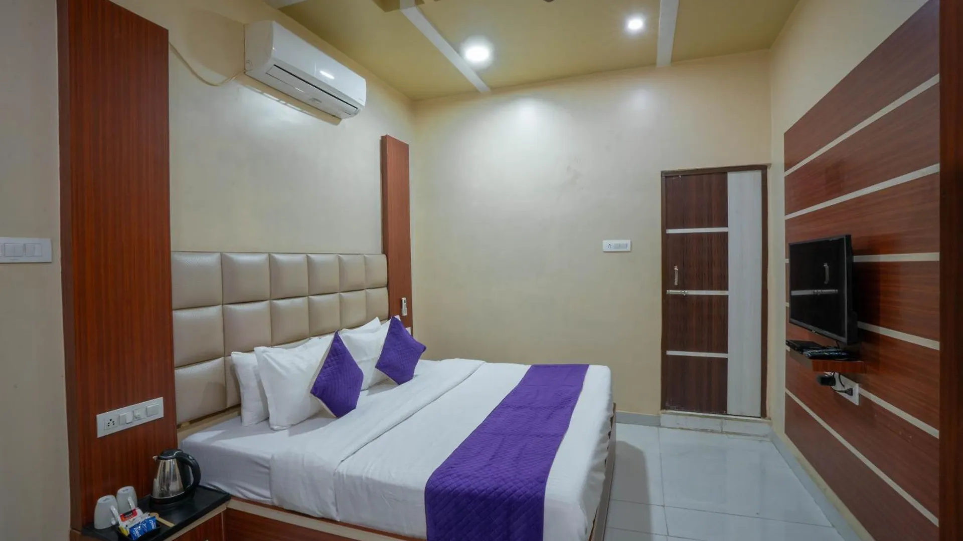 Hotel Kiaara Varanasi