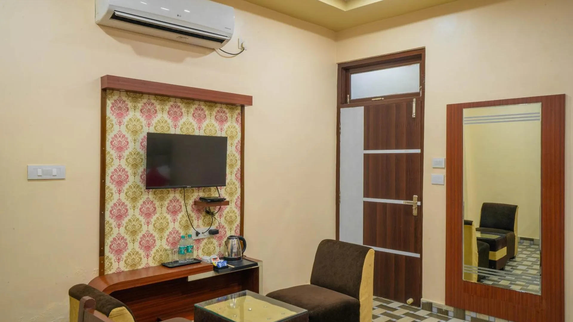 Hotel Kiaara Varanasi 3*,