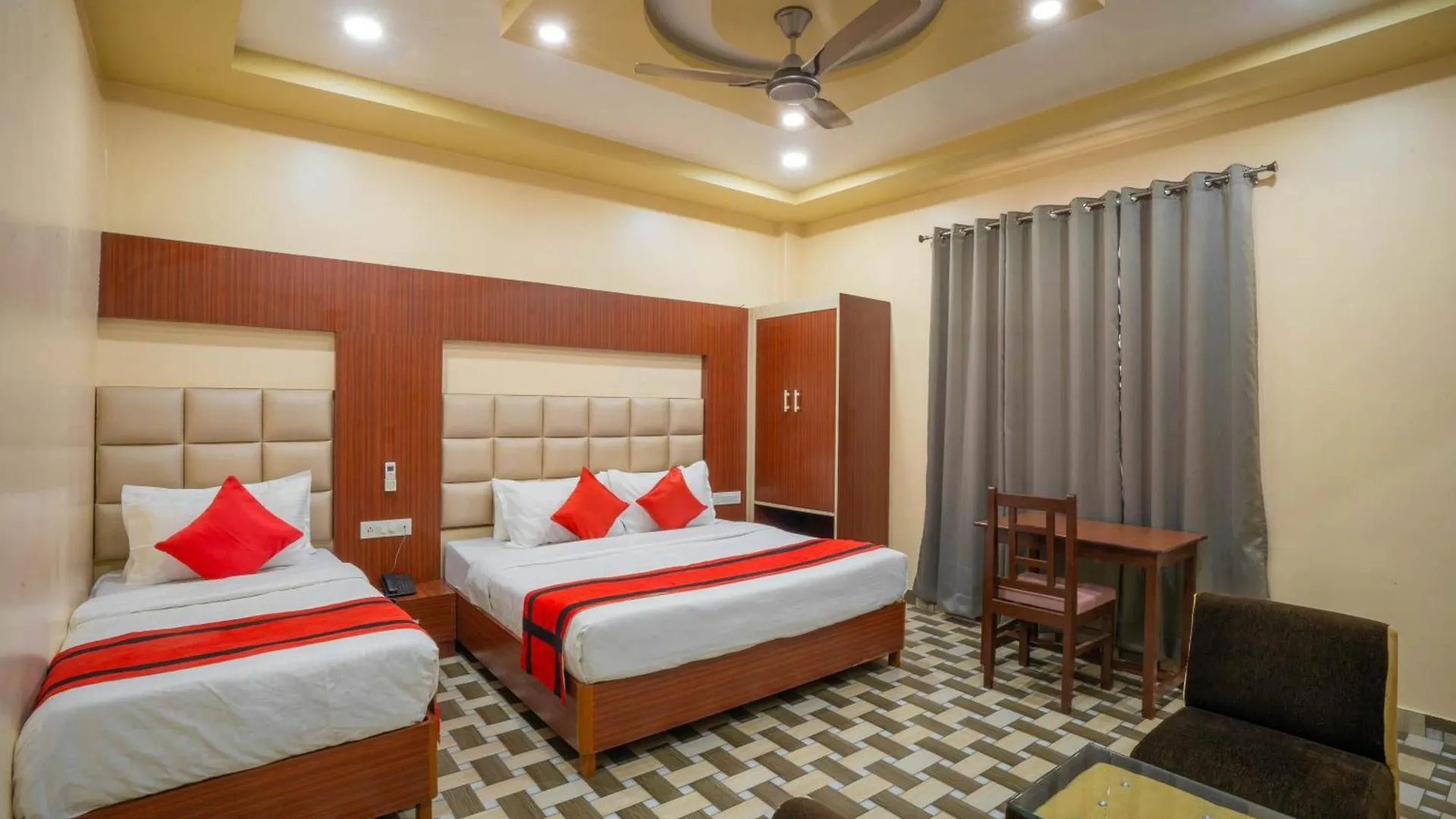 Hotel Kiaara Varanasi 3*,