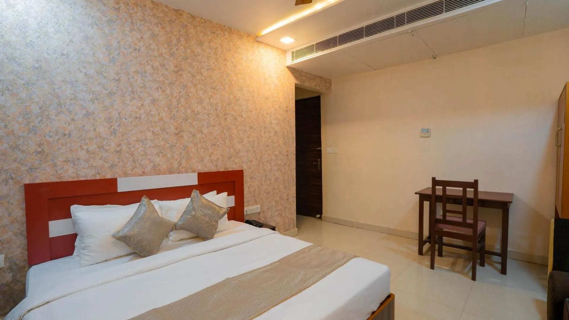 Hotel Kiaara Varanasi 3*,  India