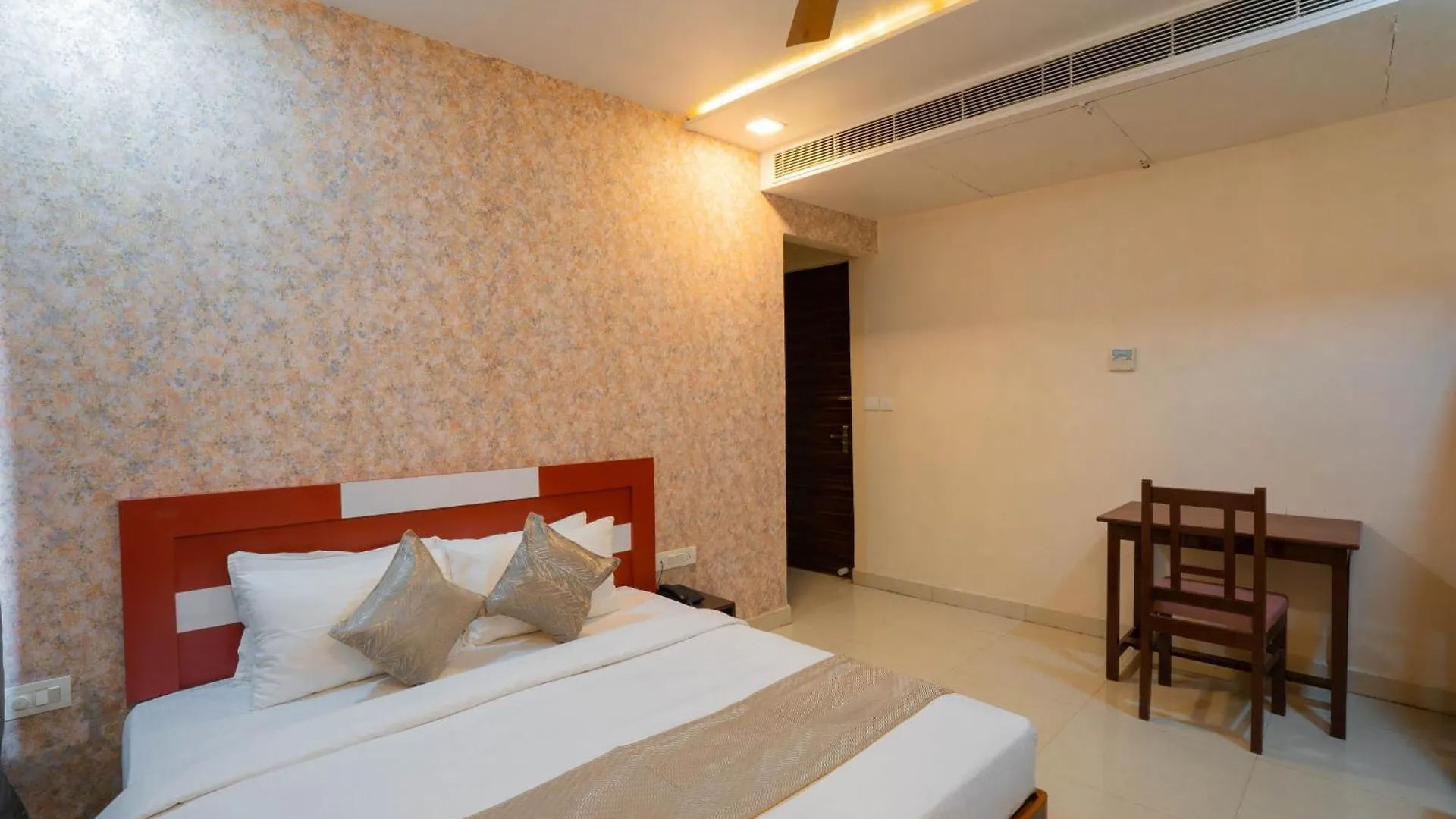 Hotel Kiaara Varanasi 3*,  India