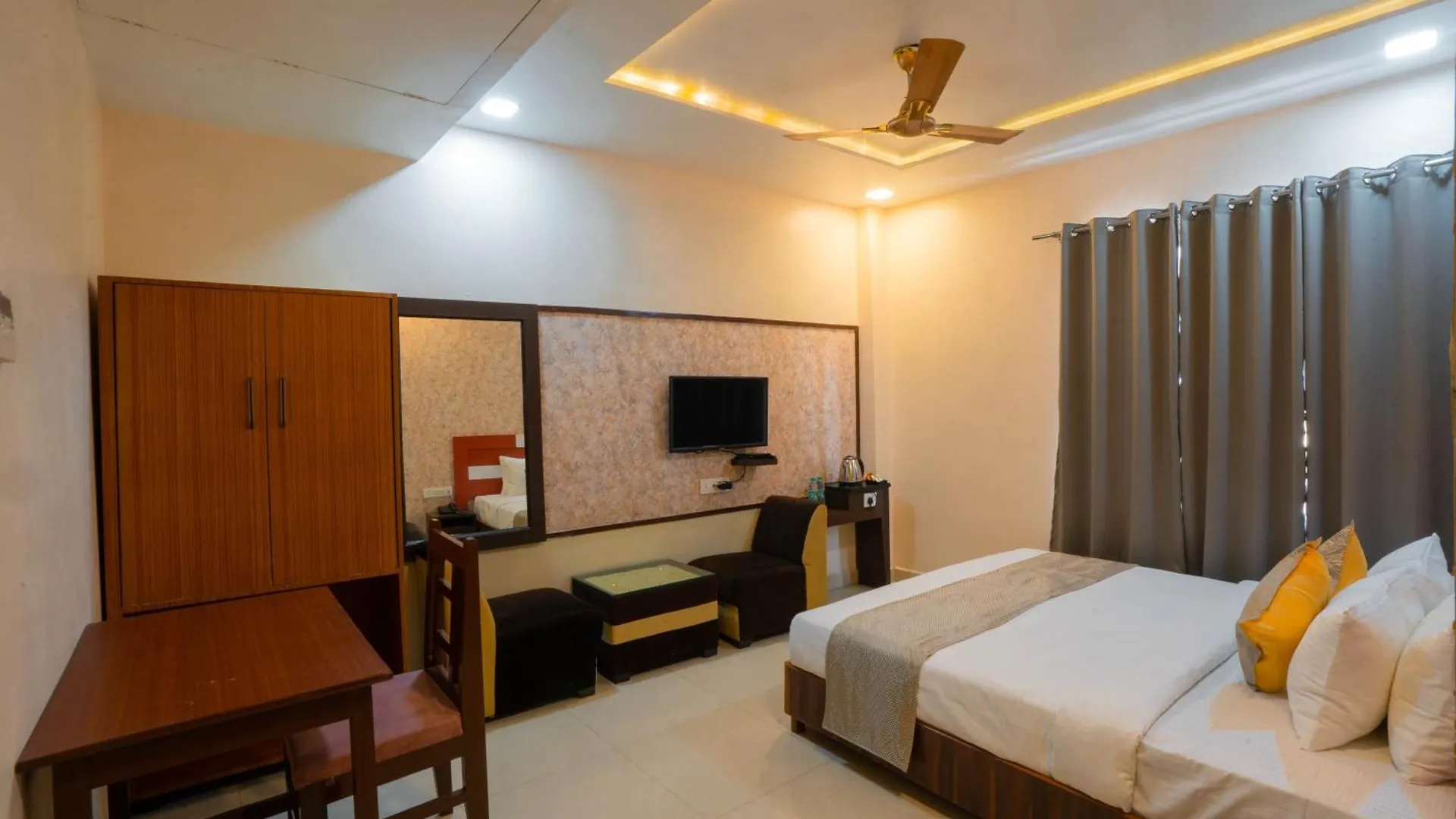 Hotel Kiaara Varanasi
