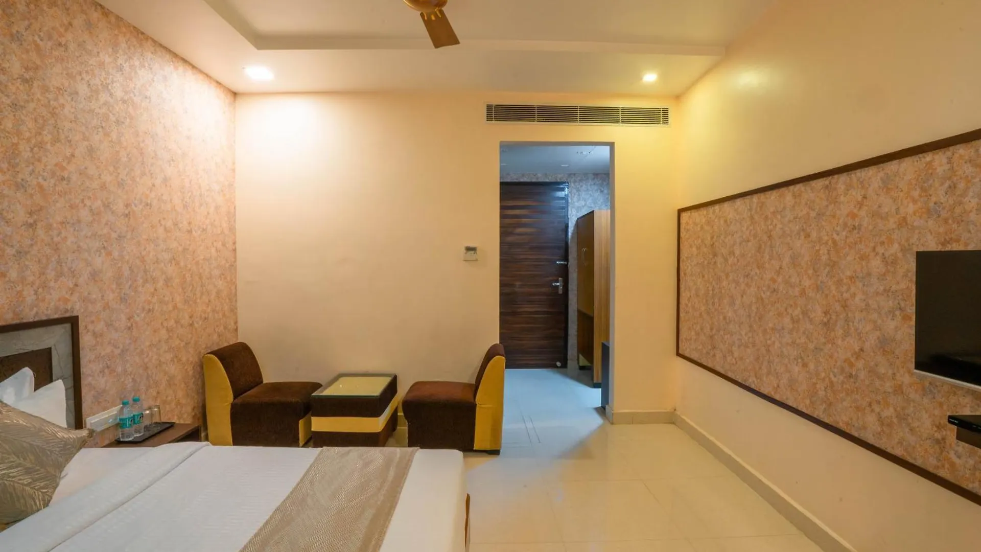 Hotel Kiaara Varanasi