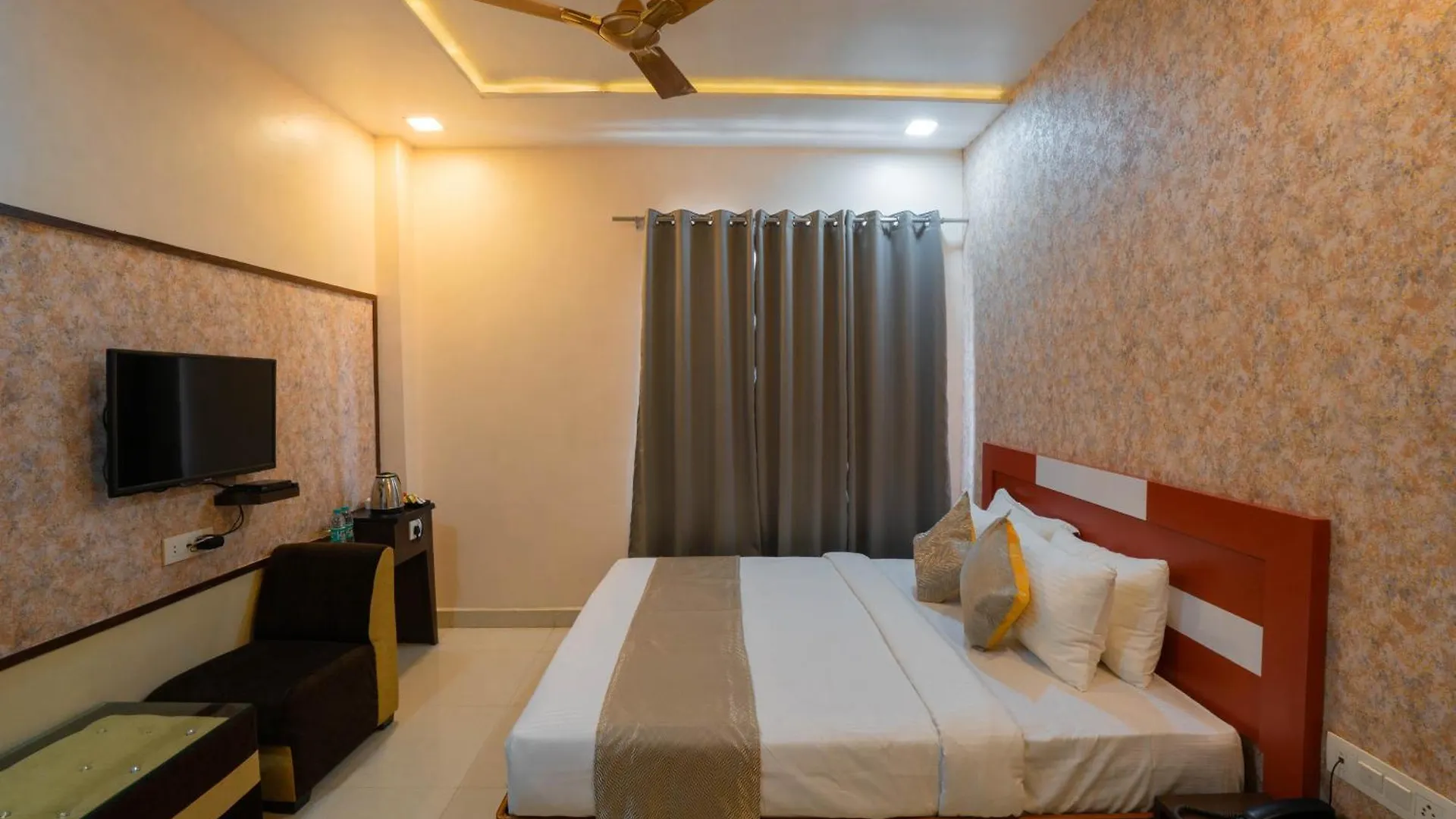 Hotel Kiaara Varanasi