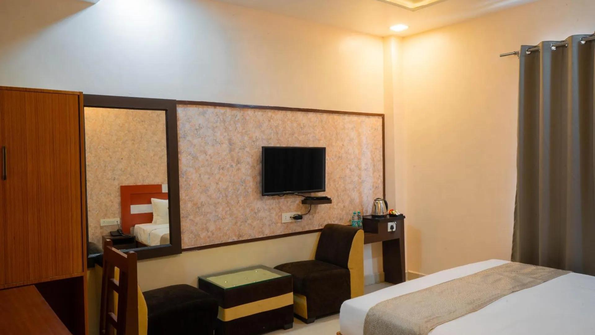Hotel Kiaara Varanasi