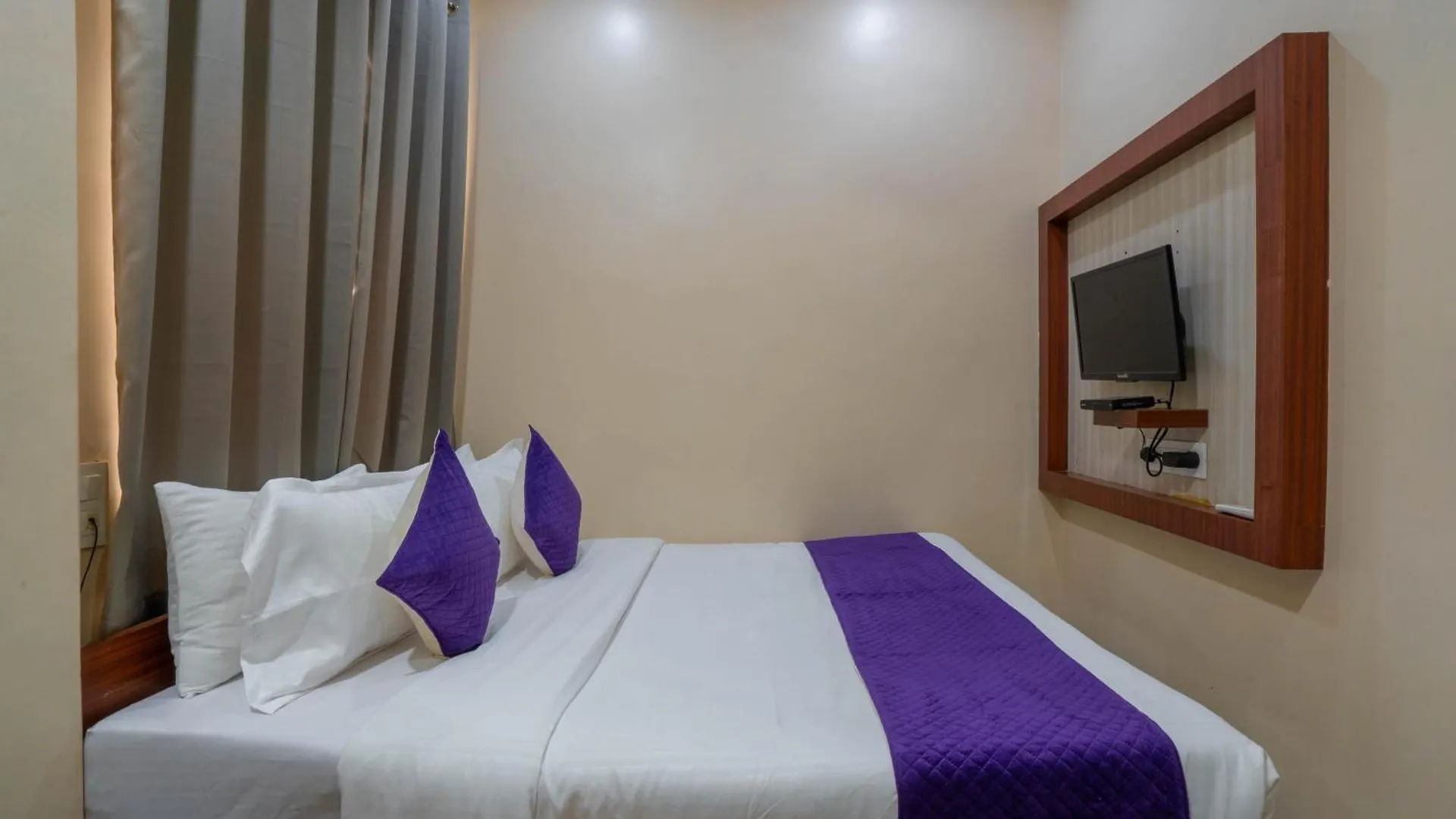 Hotel Kiaara Varanasi 3*,