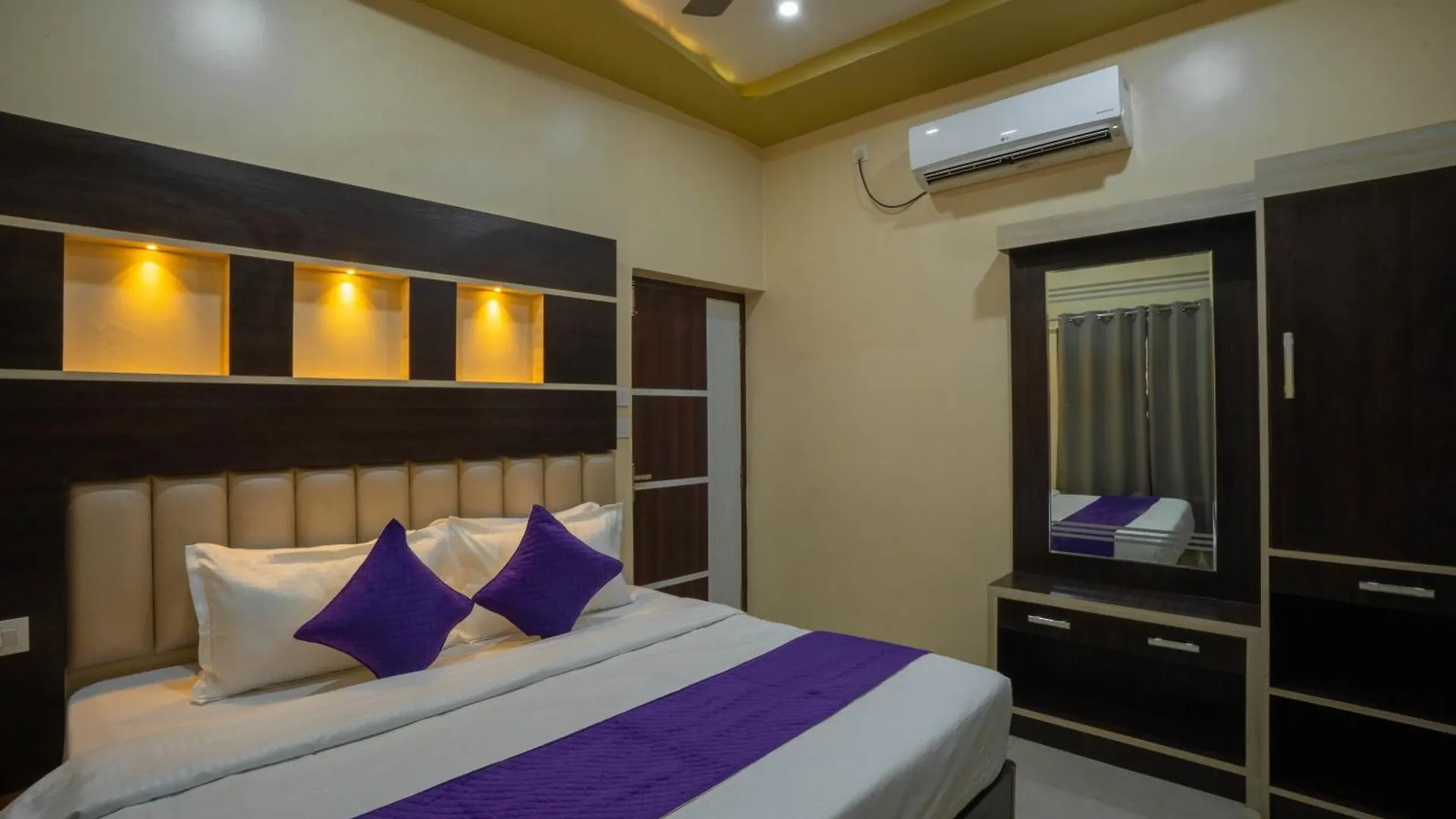 Hotel Kiaara Varanasi